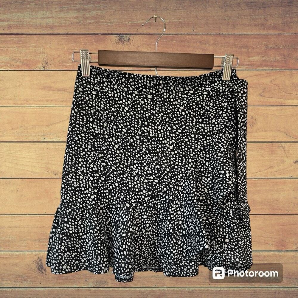 SHEIN Women’s Tiered Mini Skirt  Size Small   EUC